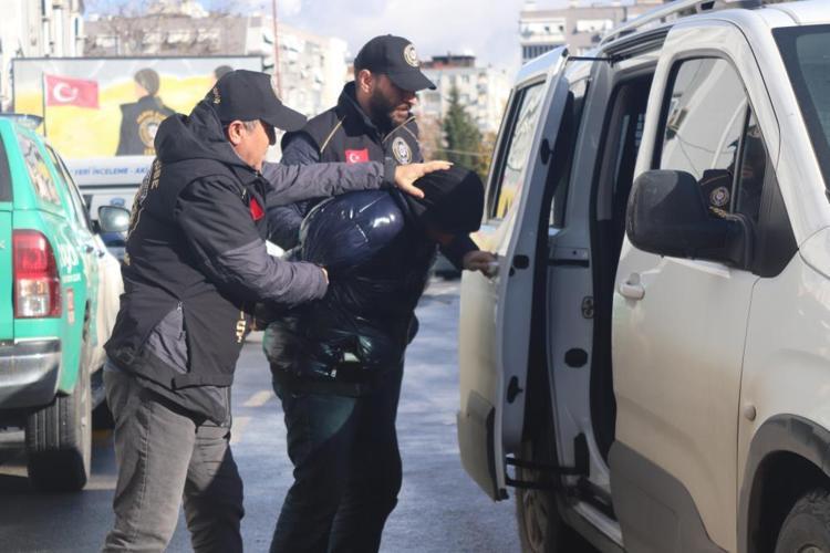 Duvarı kırıp komşusunun çeyizlik eşyaları çalmıştı Alkolün etkisindeydim