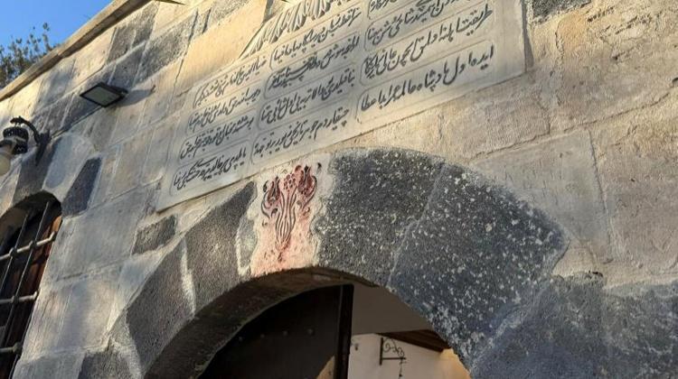 Türkler 14 yıldır bu türbeye giremiyor Şam kurtuldu ziyaretçilerini bekliyor