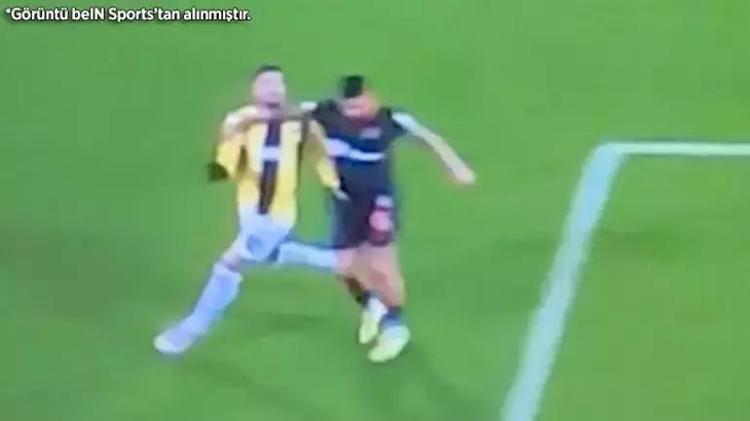 90+4üncü dakikada Piatekin yerde kaldığı pozisyonda devam kararı doğru mu