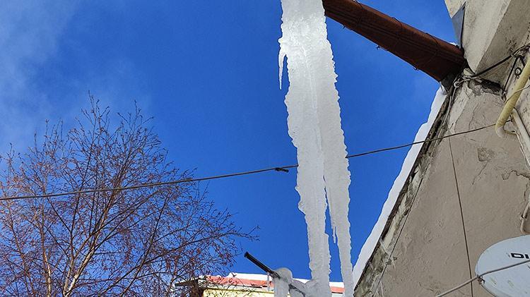 Termometreler eksi 26yı gösterdi Bir kent resmen buz tuttu