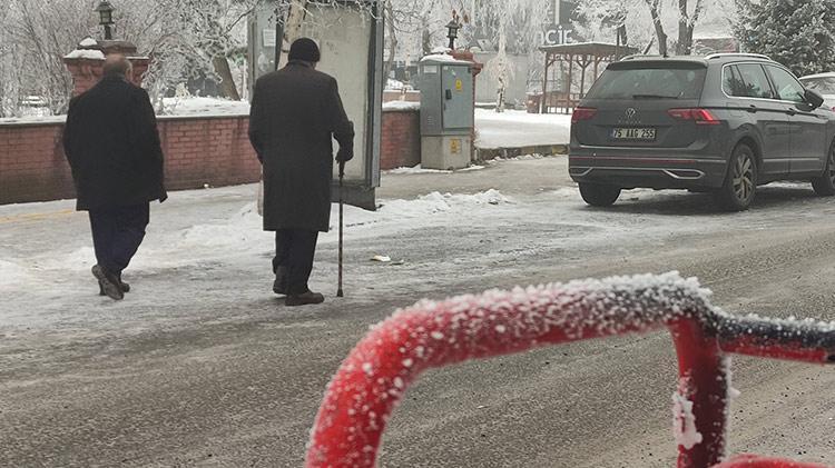Termometreler eksi 26yı gösterdi Bir kent resmen buz tuttu