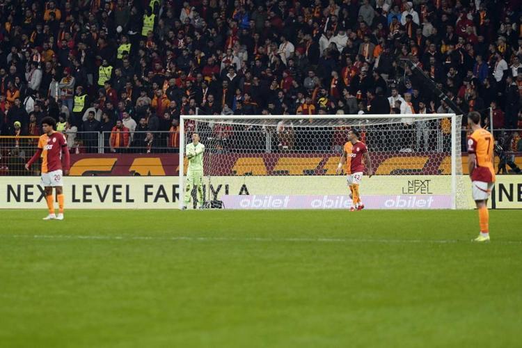 Galatasarayda Osimhen depremi Transfer için harekete geçtiler, işte yeni takımı