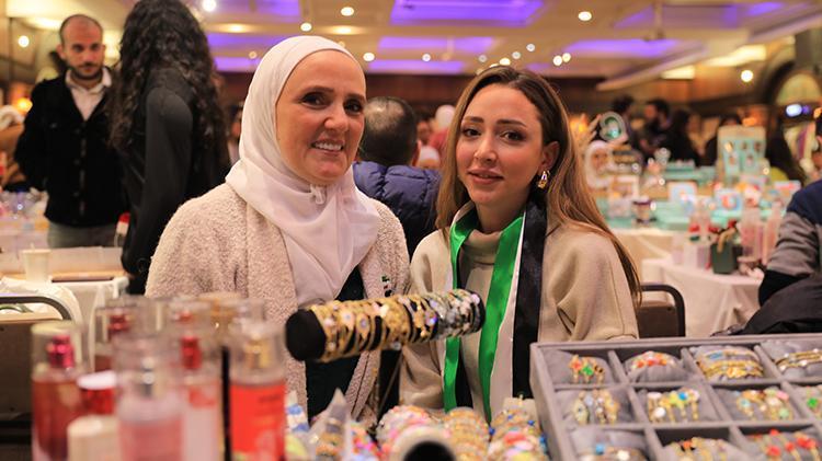 Suriyenin renkleri kermesiyle Şamda kadınlar el emeklerini satarak aile ekonomisine katkıda bulunuyor
