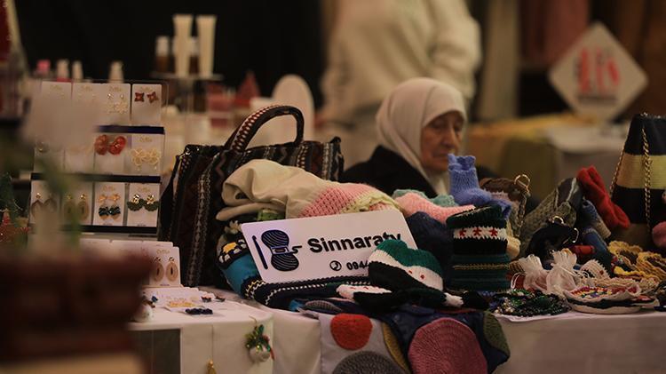Suriyenin renkleri kermesiyle Şamda kadınlar el emeklerini satarak aile ekonomisine katkıda bulunuyor
