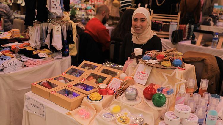 Suriyenin renkleri kermesiyle Şamda kadınlar el emeklerini satarak aile ekonomisine katkıda bulunuyor