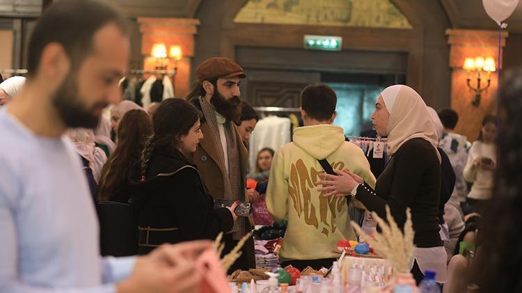 Suriyenin renkleri kermesiyle Şamda kadınlar el emeklerini satarak aile ekonomisine katkıda bulunuyor