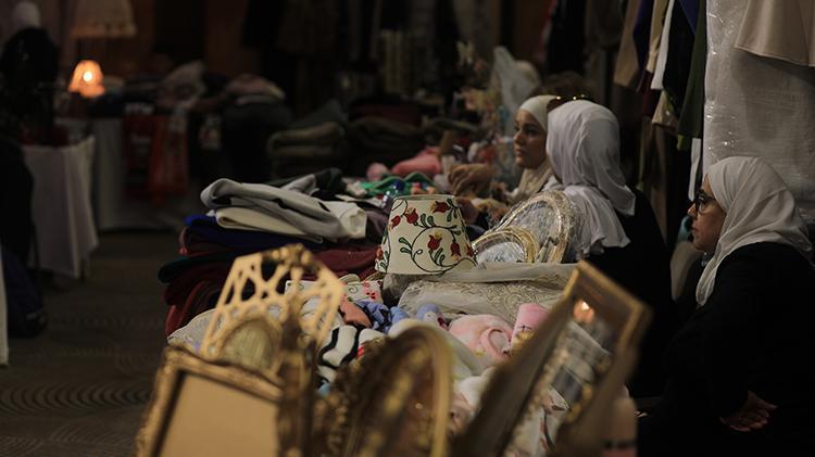 Suriyenin renkleri kermesiyle Şamda kadınlar el emeklerini satarak aile ekonomisine katkıda bulunuyor