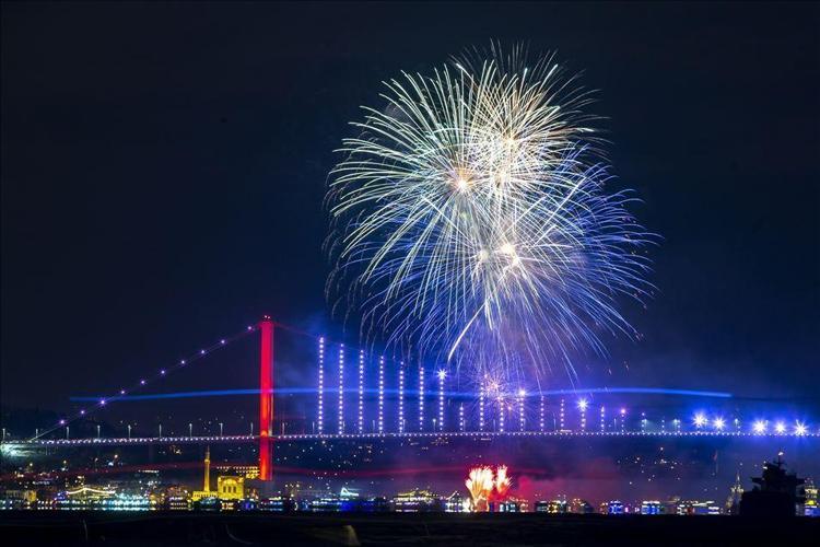2025 yeni yıl mesajları İşte sevdiklerinize gönderebileceğiniz, aileye, sevgiliye, patrona ve tüm sevdiklerimize 2025 yeni yıl yılbaşı mesajları