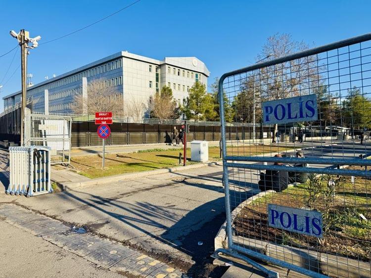 ENES VE SALİM GÜRAN DURUŞMA SALONUNDAN ÇIKTI