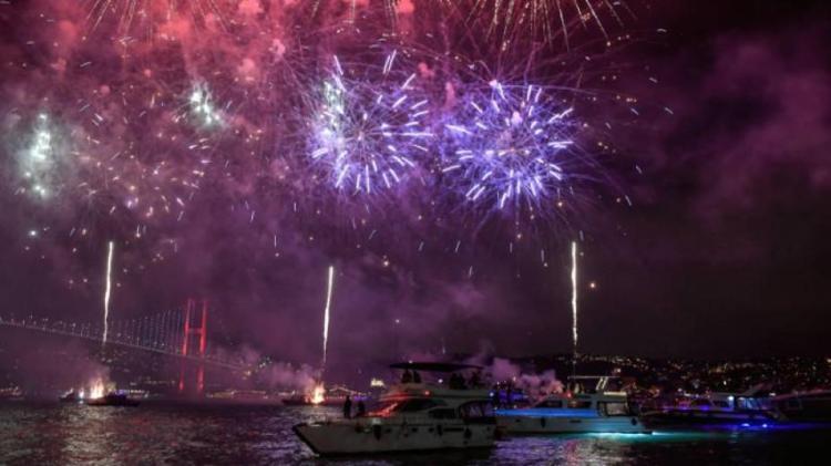 Yeni yıl mesajları 2025 Yılbaşı mesajı, en güzel mutlu yıllar tebrik sözleri 2025