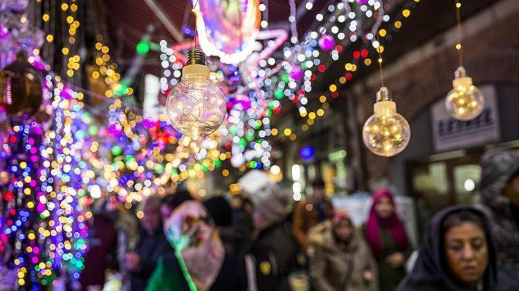 İngilizce yeni yıl kutlama mesajları 2025 Yabancı arkadaş, sevgili veya meslektaşlara resimli İngilizce yılbaşı tebrik mesajları