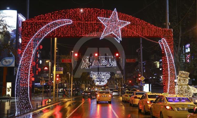 İngilizce yeni yıl kutlama mesajları 2025 Yabancı arkadaş, sevgili veya meslektaşlara resimli İngilizce yılbaşı tebrik mesajları