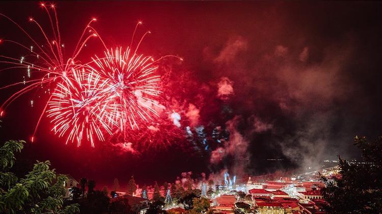 Dünya yeni yıla giriyor İşte 2025e giren ülkeler ve adalardan ilk görüntüler