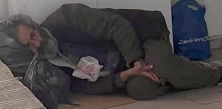 “Evsiz” sandılar, iki dairesi çıktı Sosyal medyanın “evsiz” kahramanı, üçüncü kez temizlenen çöp evin de sahibi çıktı
