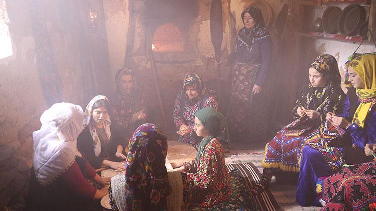 Aşık Veyselin hayatını anlatan filmin çekimleri başladı Bütün köy halkı bu film için seferber oldu