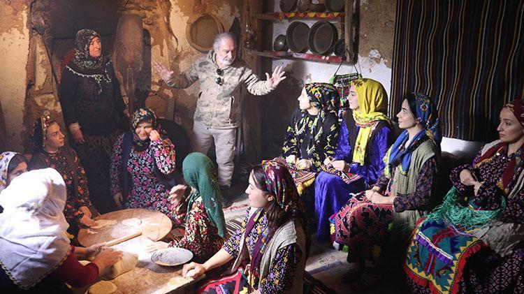 Aşık Veyselin hayatını anlatan filmin çekimleri başladı Bütün köy halkı bu film için seferber oldu