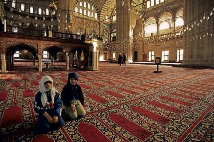 12 rekat Regaip Kandil namazı saat kaçta kılınır Nasıl niyet edilir Regaip namazı kaç rekattır
