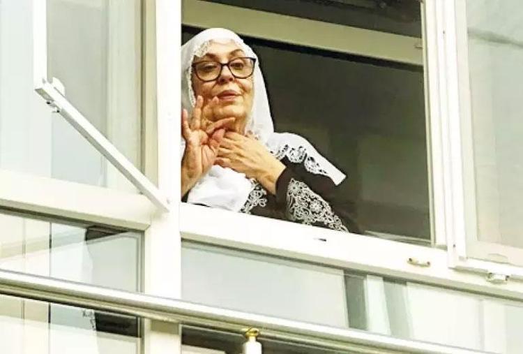 EVİNDE TAZİYELERİ KABUL ETTİ