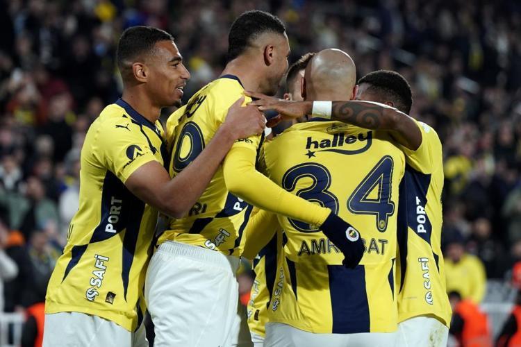 BÜTÜN TAKIM BİR TARAFA, DZEKO BİR TARAFA