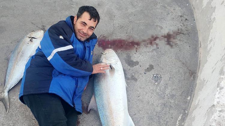 Hatayda amatör balıkçı bir metrelik iki dev balığı tek seferde yakaladı