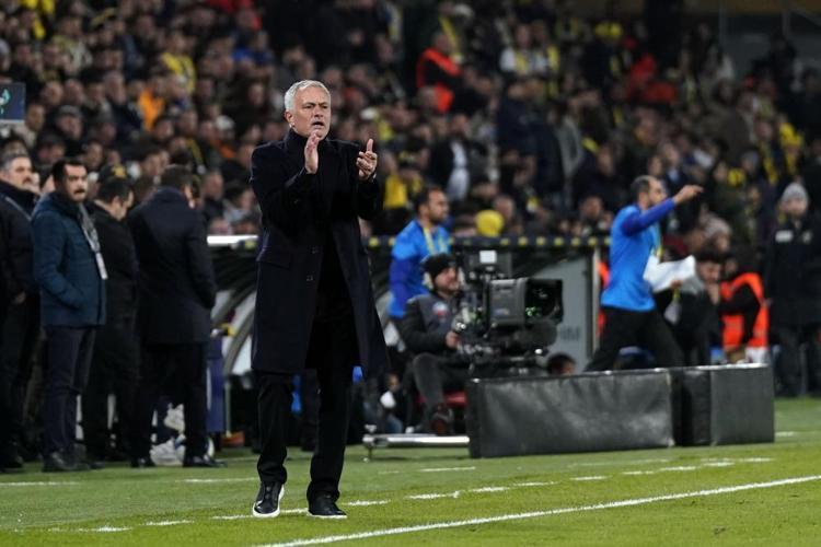 Fenerbahçede kriz patladı İsmail Yüksek’le başladı, Amrabat ile devam etti, Mourinho çıkmaza girdi