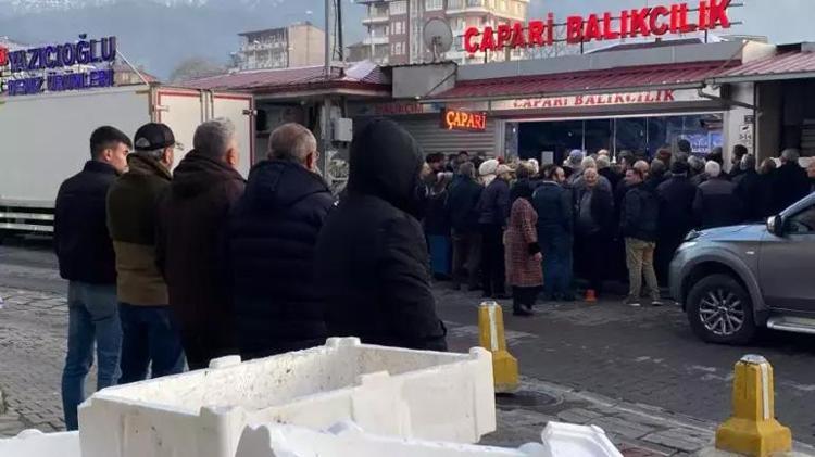 Fiyatını duyan koştu Artvinde 6 ton hamsi 3 saatte tükendi