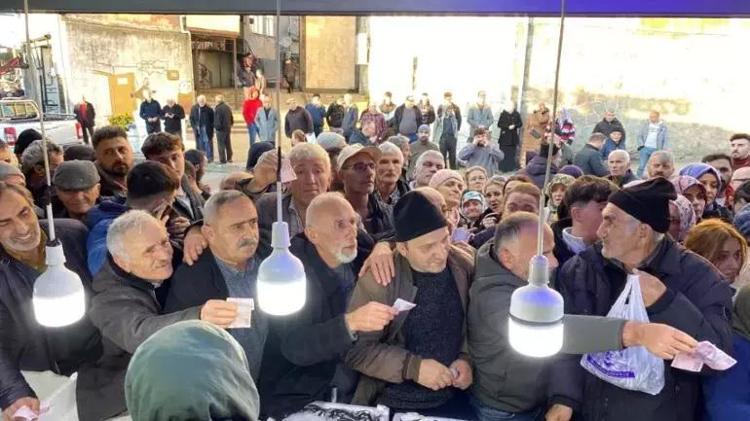 Fiyatını duyan koştu Artvinde 6 ton hamsi 3 saatte tükendi