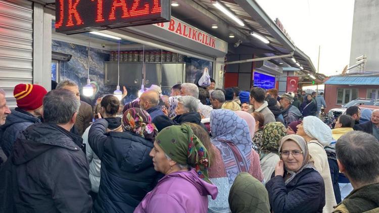 Fiyatını duyan koştu Artvinde 6 ton hamsi 3 saatte tükendi