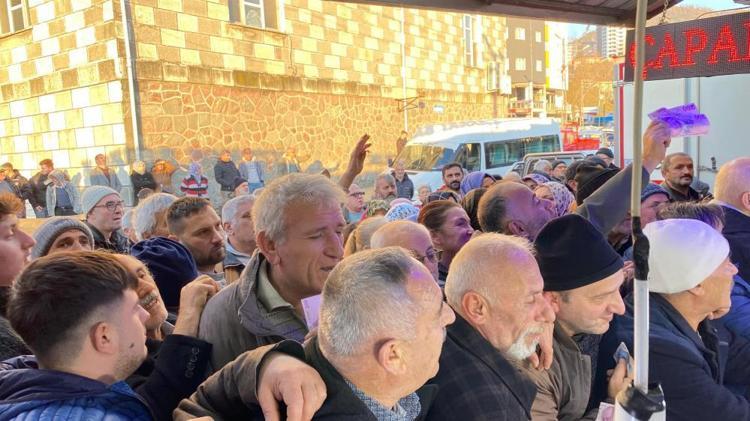 Fiyatını duyan koştu Artvinde 6 ton hamsi 3 saatte tükendi