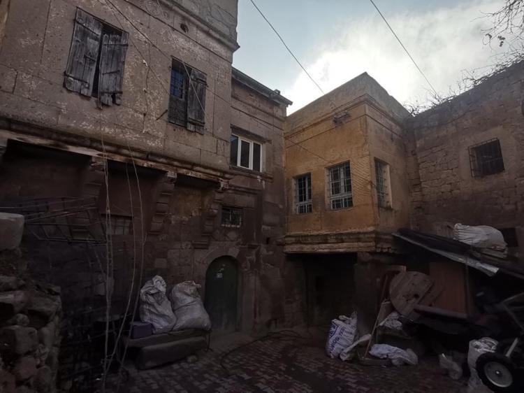 Bu mahallenin üniversitelere konu olmuş tek bir özelliği var