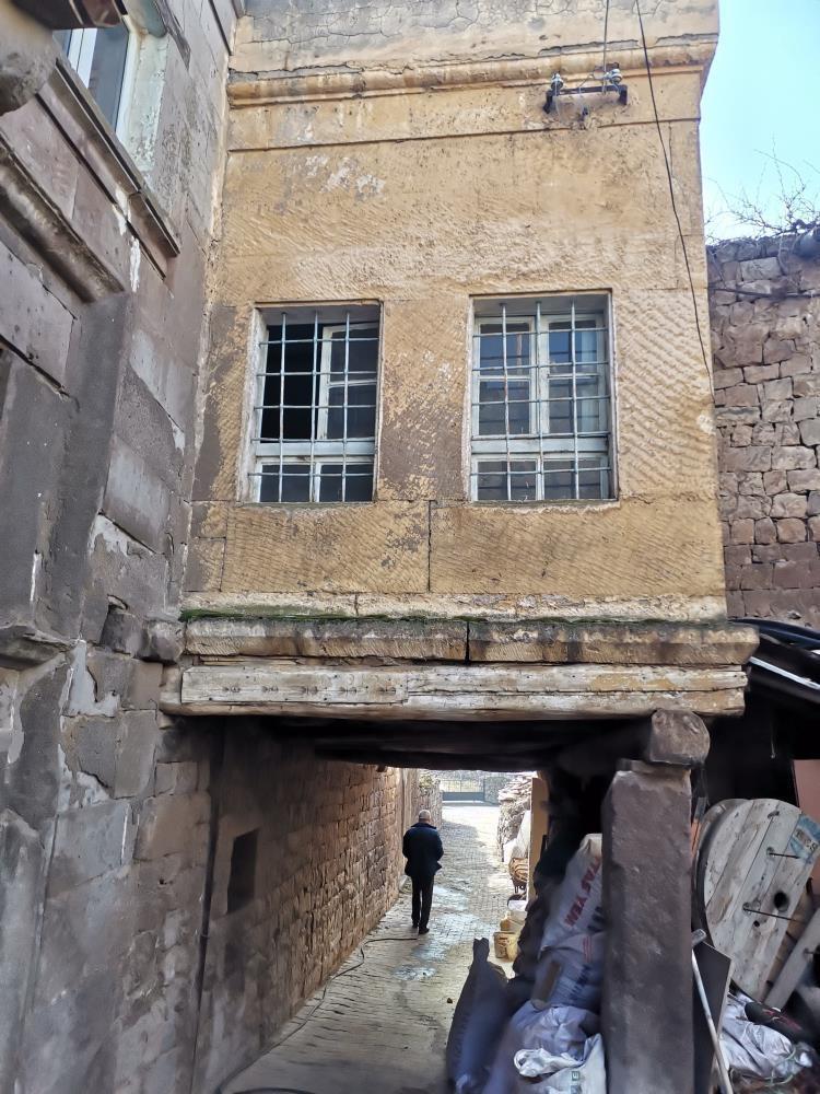 Bu mahallenin üniversitelere konu olmuş tek bir özelliği var