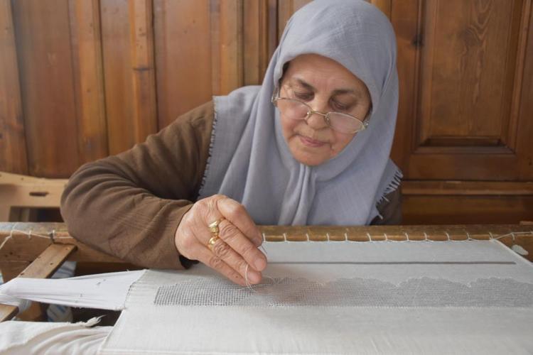 Antep işi nakış işlemeyi 60 yıldır işliyor 200 bin TLye alıcısı var