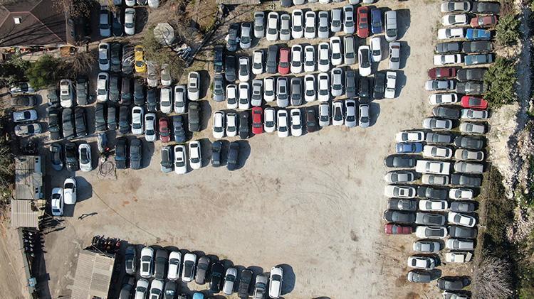 Antalyada trafikten men edilen araçlar çürümeye terk edilmiş Milli servetimiz heba oluyor