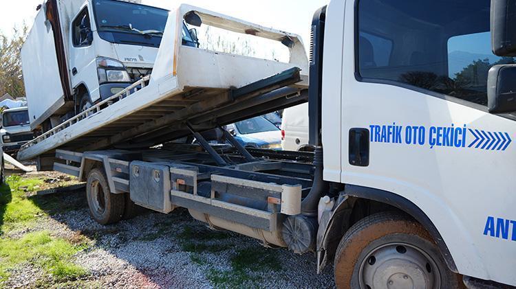 Antalyada trafikten men edilen araçlar çürümeye terk edilmiş Milli servetimiz heba oluyor