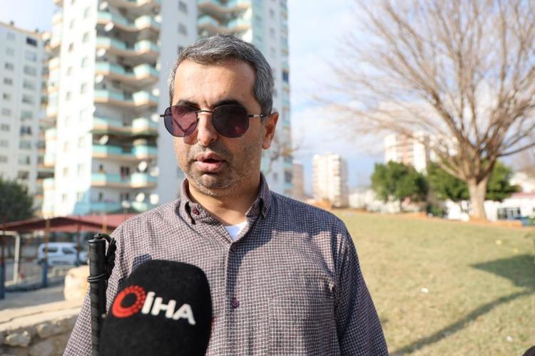 Kozanda engel tanımayan dostluk: 2 yıl önce görme yetisini kaybeden arkadaşına beyaz baston ile yürümesini öğretti