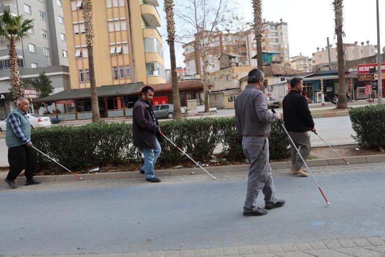 KANADI KIRILAN BİR KUŞ GİBİYİM