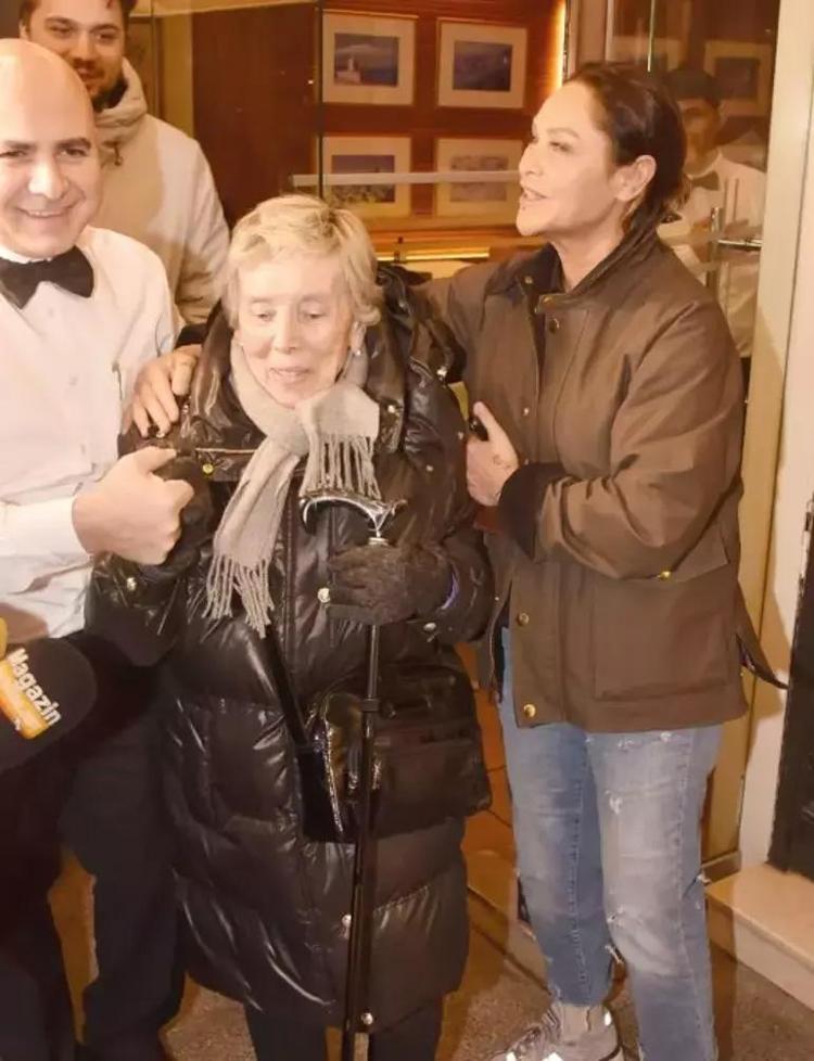 Hülya Avşar, tekelleşme iddialarına böyle yanıt verdi: Güçlü olan güçsüz olanı yer