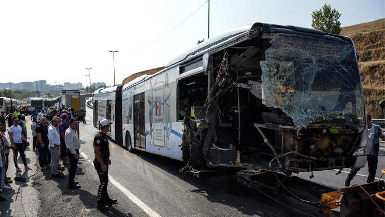 Metrobüs kazasında 1 kişi ölmüş 51 kişi de yaralanmıştı Metrobüs şoförü dehşet anlarını anlattı mahkeme davada ara kararı açıkladı