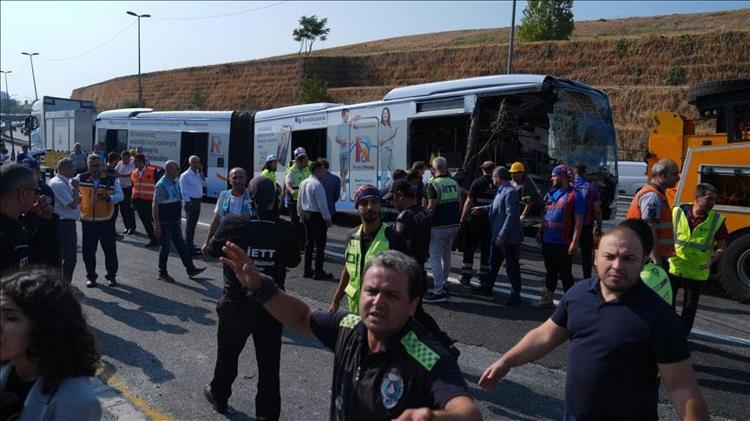‘METROBÜS YOLU ÇOK DAR’