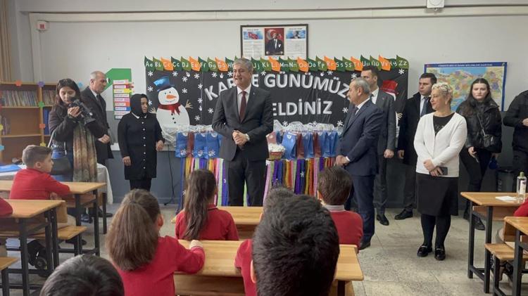 IĞDIRDA 48 BİN ÖĞRENCİ KARNELERİNİ ALDI
