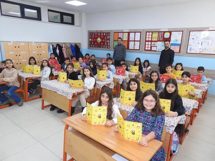 GAZİANTEPTE 707 BİNİ AŞKIN ÖĞRENCİ KARNE ALDI