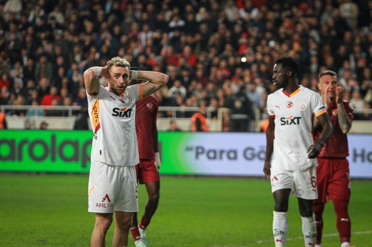 Galatasaraylılar Gabriel Sara çabuk dön diye dua ediyor deyip bombaladı: İlk maç ilk skandal
