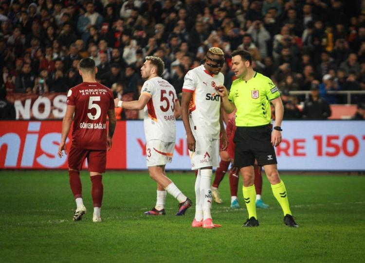 Galatasaraylılar Gabriel Sara çabuk dön diye dua ediyor deyip bombaladı: İlk maç ilk skandal