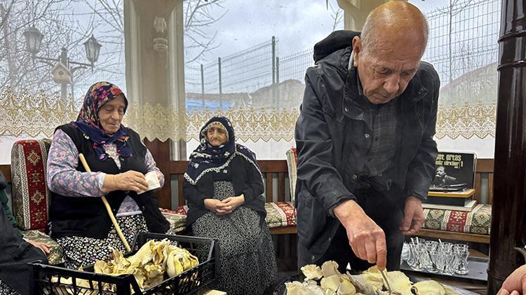 Yaşlı kadın ve erkekler huzurevinde de rahat durmadı Sinopta huzurevi sakinleri mantar üretimi yapmaya başladı