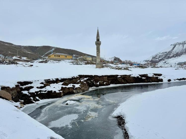 Ağrı’daki cami minaresi Yazıcı Barajı’nın simgesi oldu