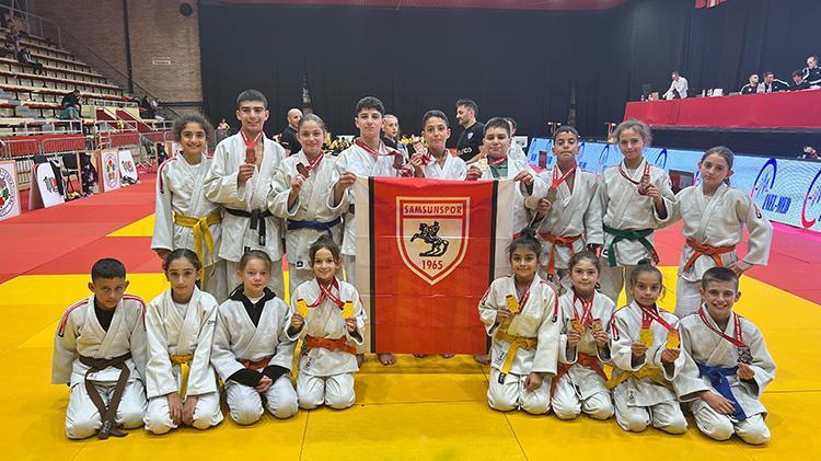 BU SALONDAN YAKLAŞIK 40 MİLLİ SPORCU ÇIKTI
