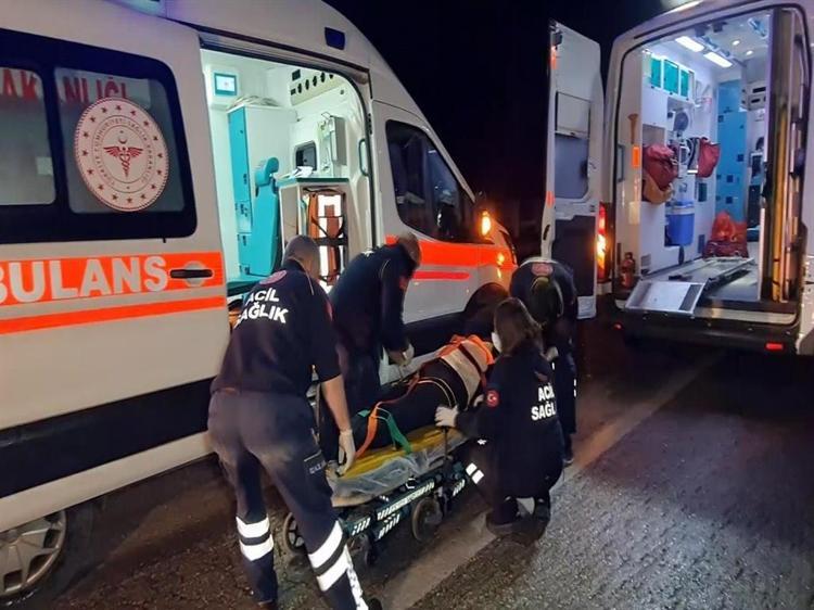 Kaza yerine giden sağlıkçılar araba çarptı 2’si sağlıkçı 10 yaralı