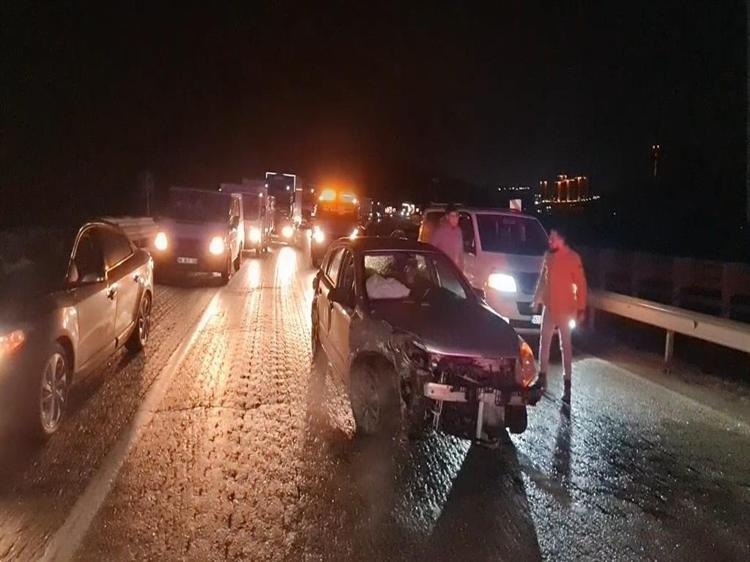 Kaza yerine giden sağlıkçılar araba çarptı 2’si sağlıkçı 10 yaralı