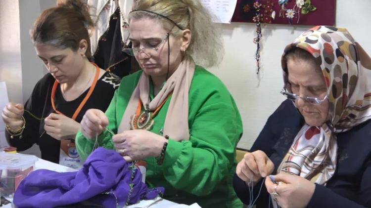 Trabzonlu büyükanneler iğne oyasıyla gelir sağlıyor Unutulmaya yüz tutan motifleri yeniden yaşatıyorlar