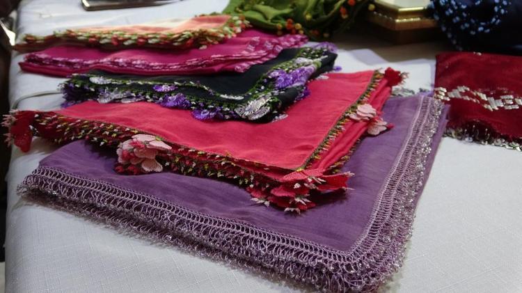 Trabzonlu büyükanneler iğne oyasıyla gelir sağlıyor Unutulmaya yüz tutan motifleri yeniden yaşatıyorlar